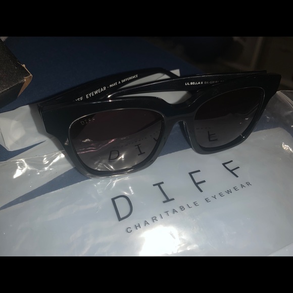 Diff Eyewear Lil Bella Black Kids Sunglasses - Picture 1 of 5